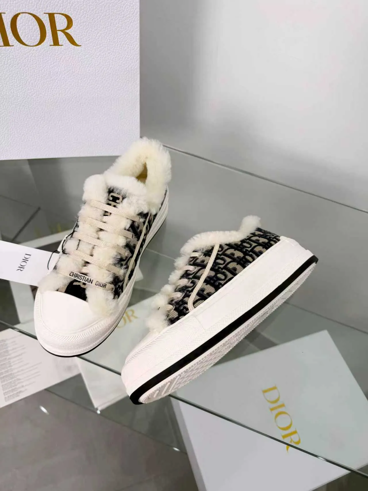 Men's men's shoes pP540! 𝐃𝐈𝐎𝐑 𝐖𝐚𝐥𝐤'𝐧 Dior Presbyopia Embroidery Wool Thick Sole Canvas Shoes Casual Sneakers (Half Flop) These Walk'n'Dior thick sole sneakers are a fashionable piece that elevates the collection. Oblique printed cotton embroidered upper with comfortable platform sole, tongue and Christian Dior Paris signature laces. Bottom thickness 4.5CM Size: Women's 35-41